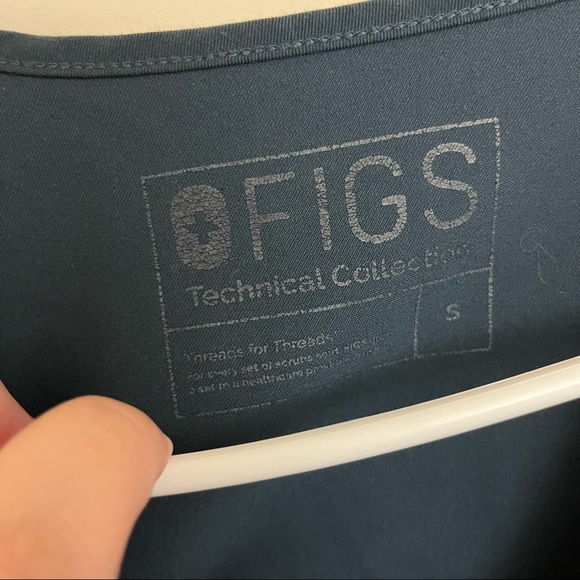 Figs Scrub Top - Picture 3 of 8